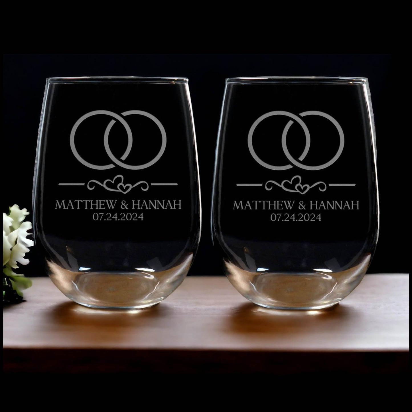 Personalized Wedding Wine Glasses - Set of 2 17oz Stemless Glasses with Rings Design , Custom Anniversary or Engagement Gift