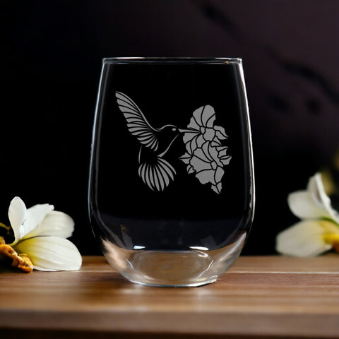 Hummingbird sipping form a Hibiscus Stemless Wine Glass - Copyright Hues in Glass
