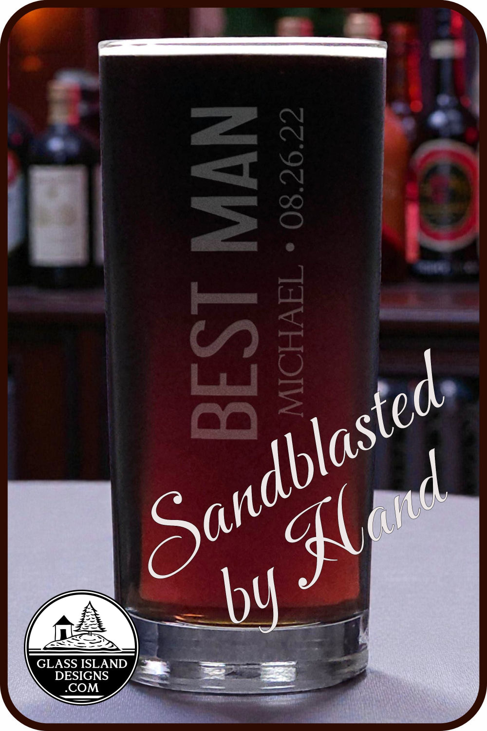 Personalized glass with 'Best Man' and engraving on a bar background