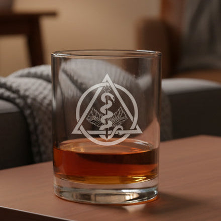 Denistry Insignia Whiskey Glass with a etched image of a Stethoscope - Copyright Hues in Glass