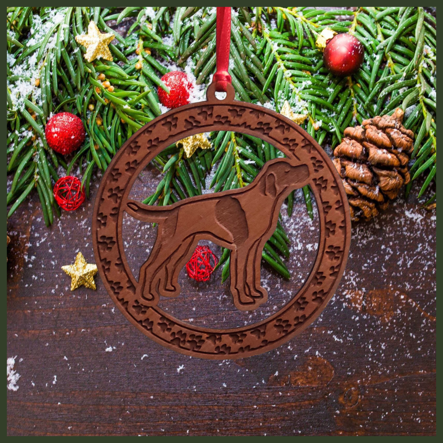 A round cherry wood veneer ornament with a border of small paw prints. The center of the ornament is a English Pointerdog.