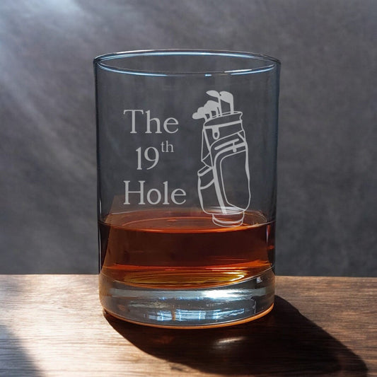 A 13 oz Whisky Glass with an etched golf bag and the words "The 19th Hole" referring to the pub or restaurant at the end of the game - Copyright Hues in Glass